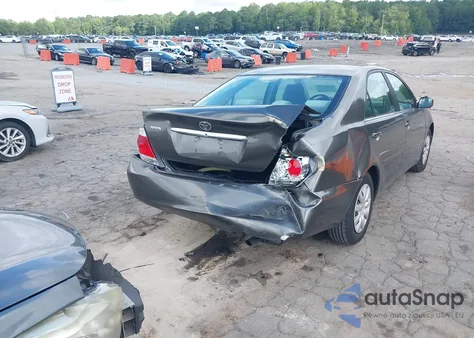 2005 Toyota Camry Le z USA, uszkodzony, nr VIN 4T1BE32K95U503953